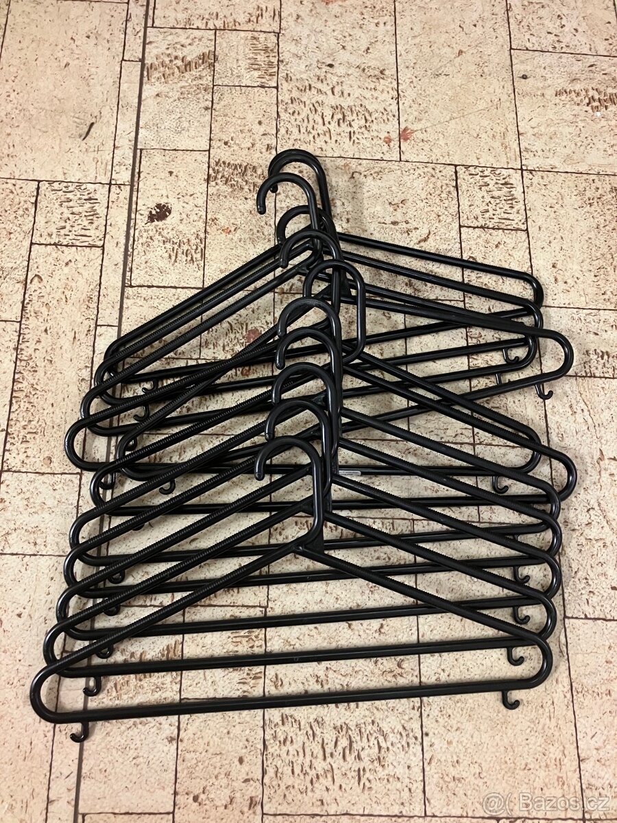 Plastová ramínka - 2