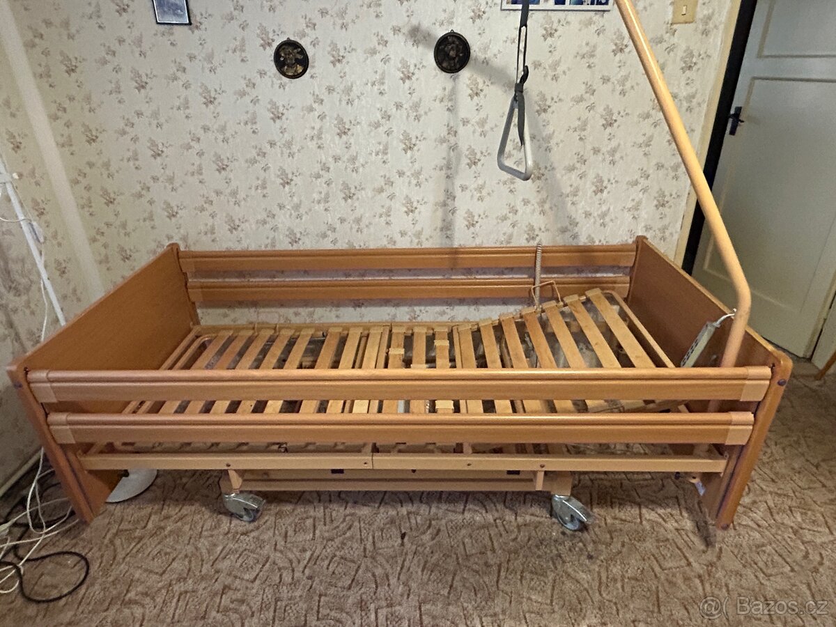 Polohovací postel pro seniory - 2