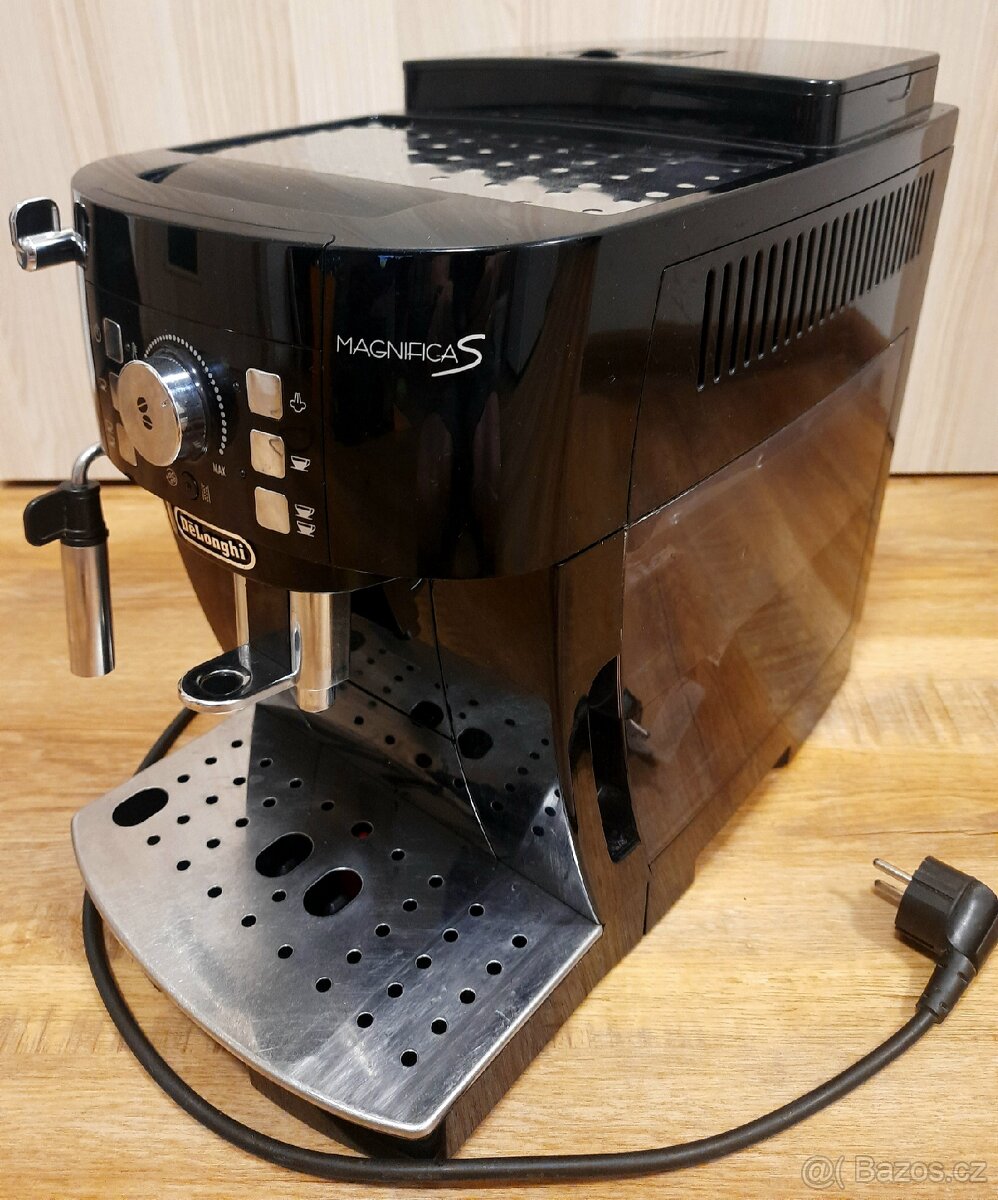 Prodám automatický kávovar De’Longhi Magnifica - 2