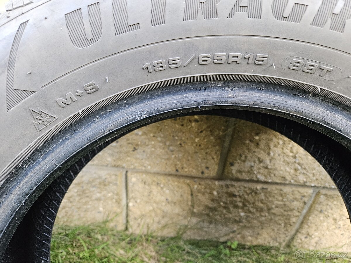 Sada zimních pneu Goodyear Ultragrip 9 185/65 R15 88T - 2