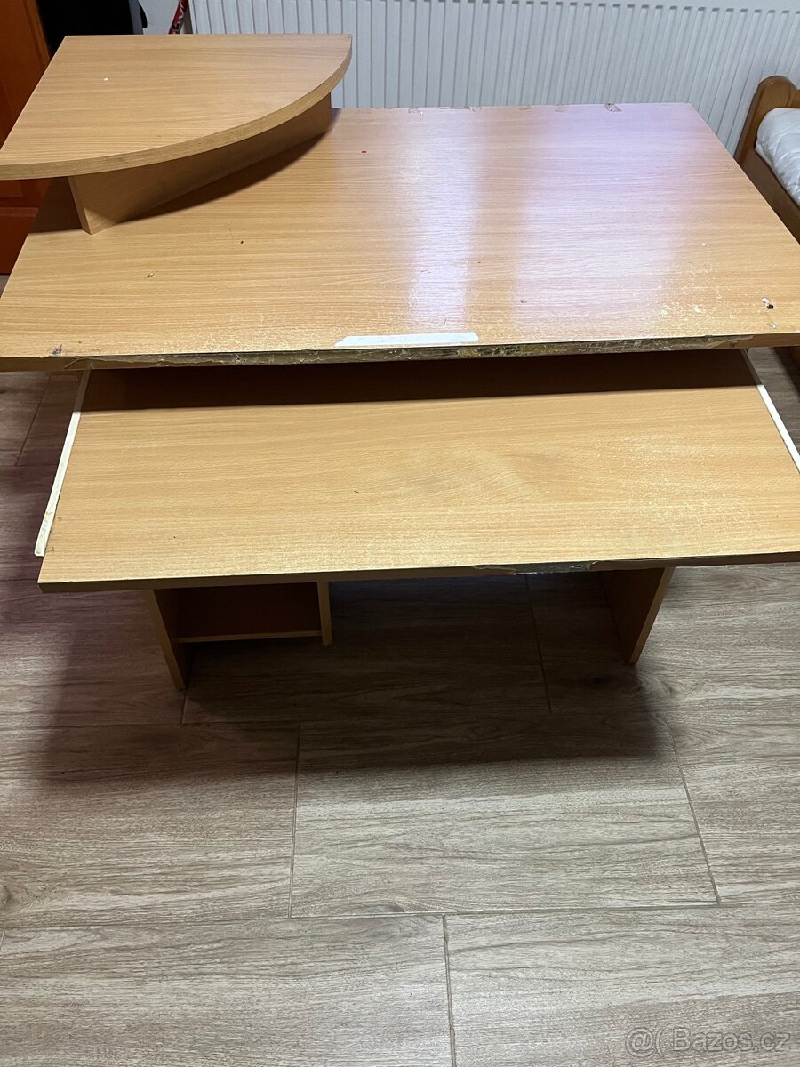 Stůl na pc - 2