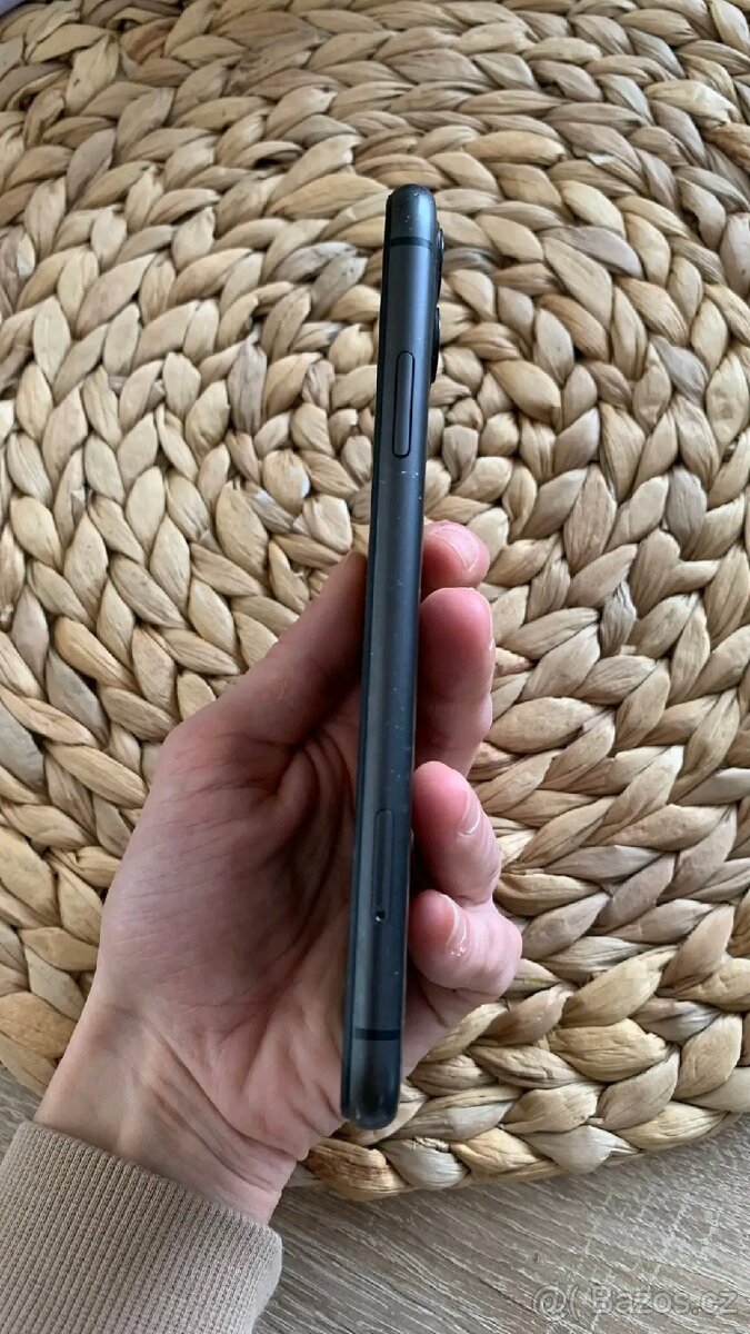 iPhone 11 64 gb černé barvy - 2