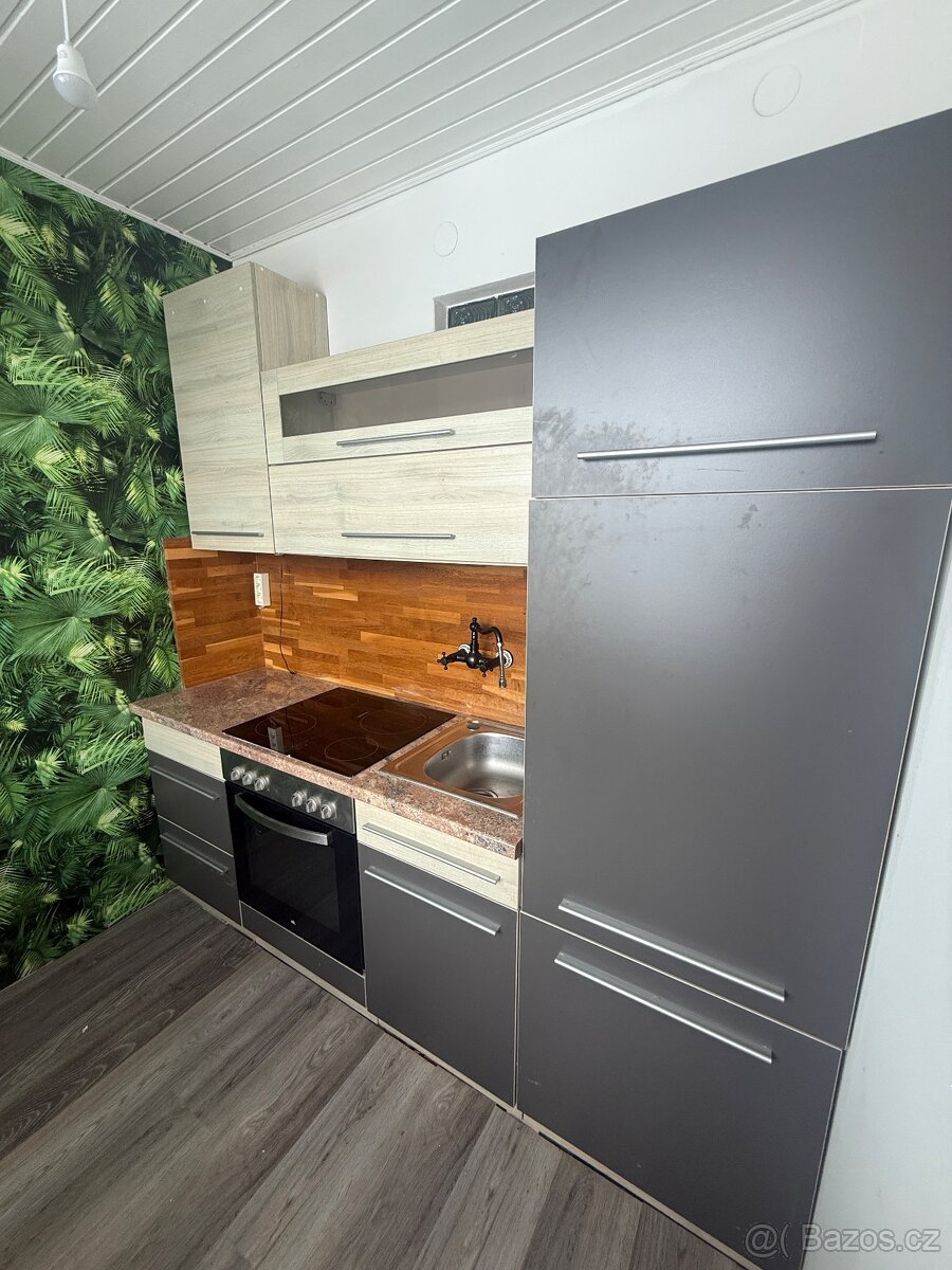 Kuchyňská linka se spotřebiči - 2