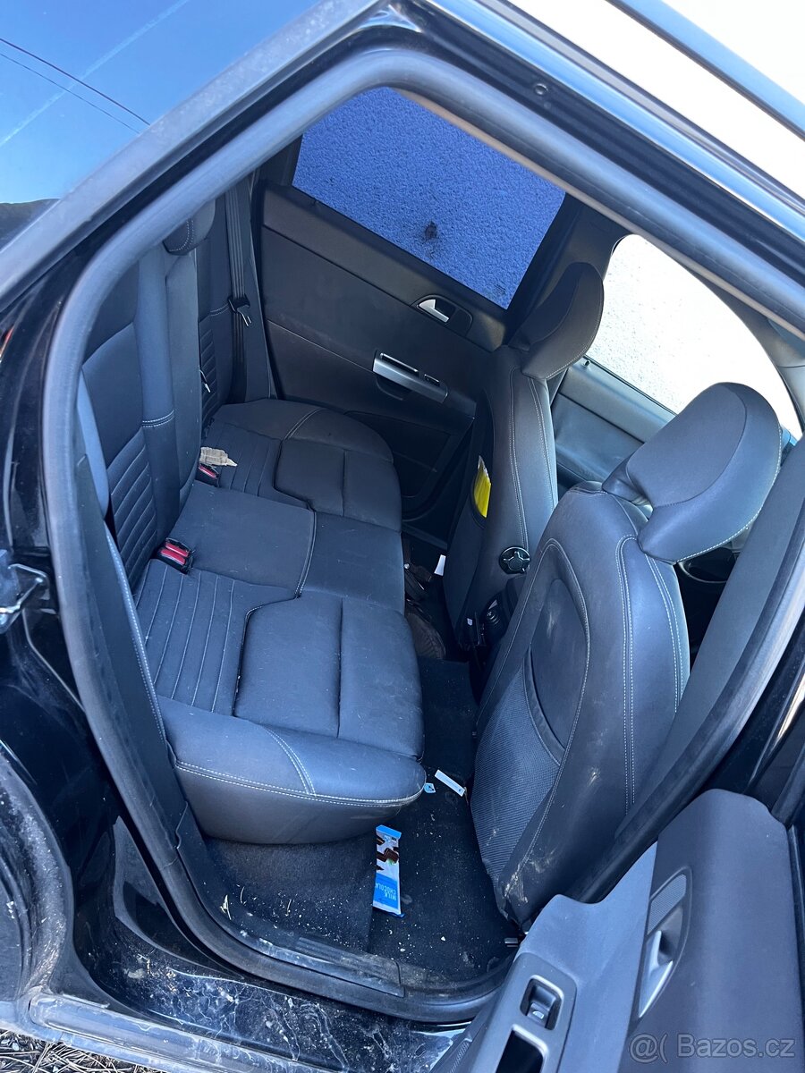 Prodám nepojízdné Volvo V50 - 2