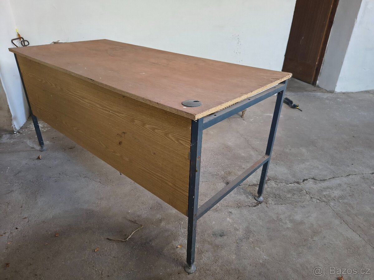 Pracovní stůl 152x70 - 2