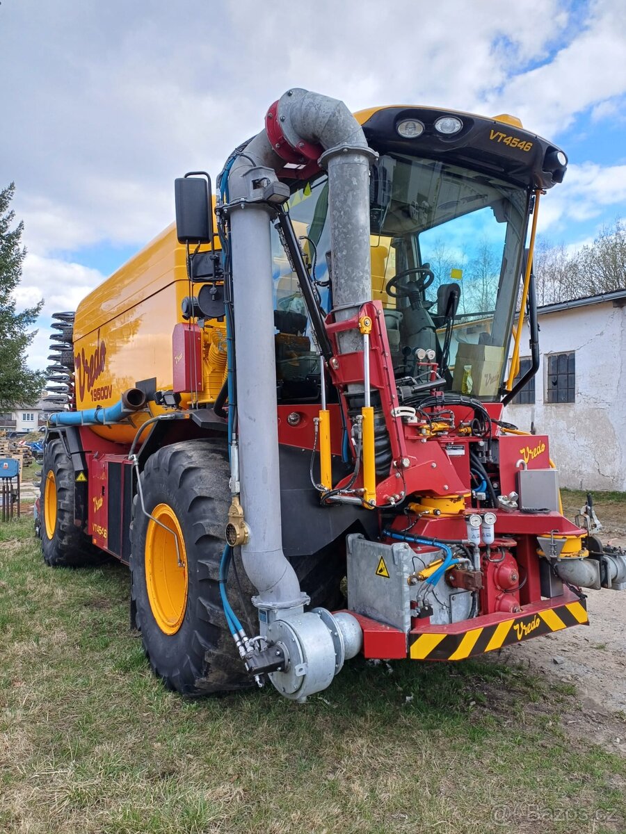Samojízdný aplikátor Vredo VT4546 + diskový injektor ZB3 875 - 2