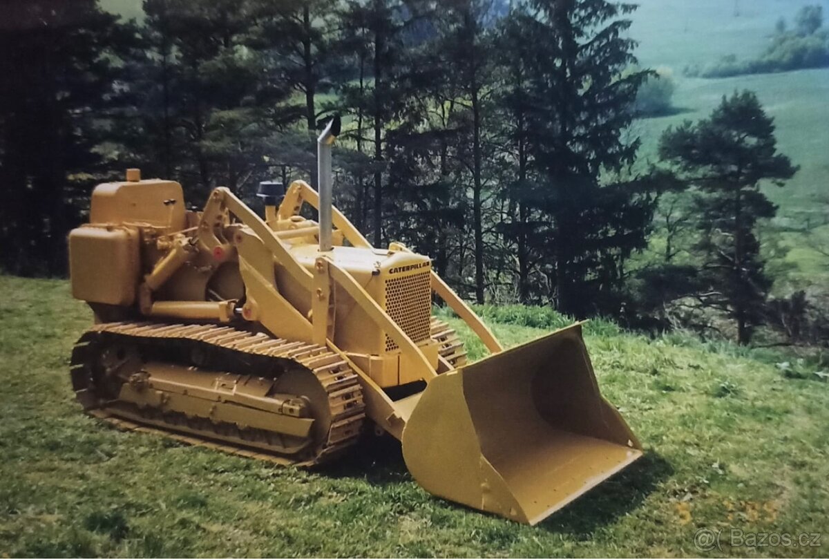 Pásový nakladač 933G - 2