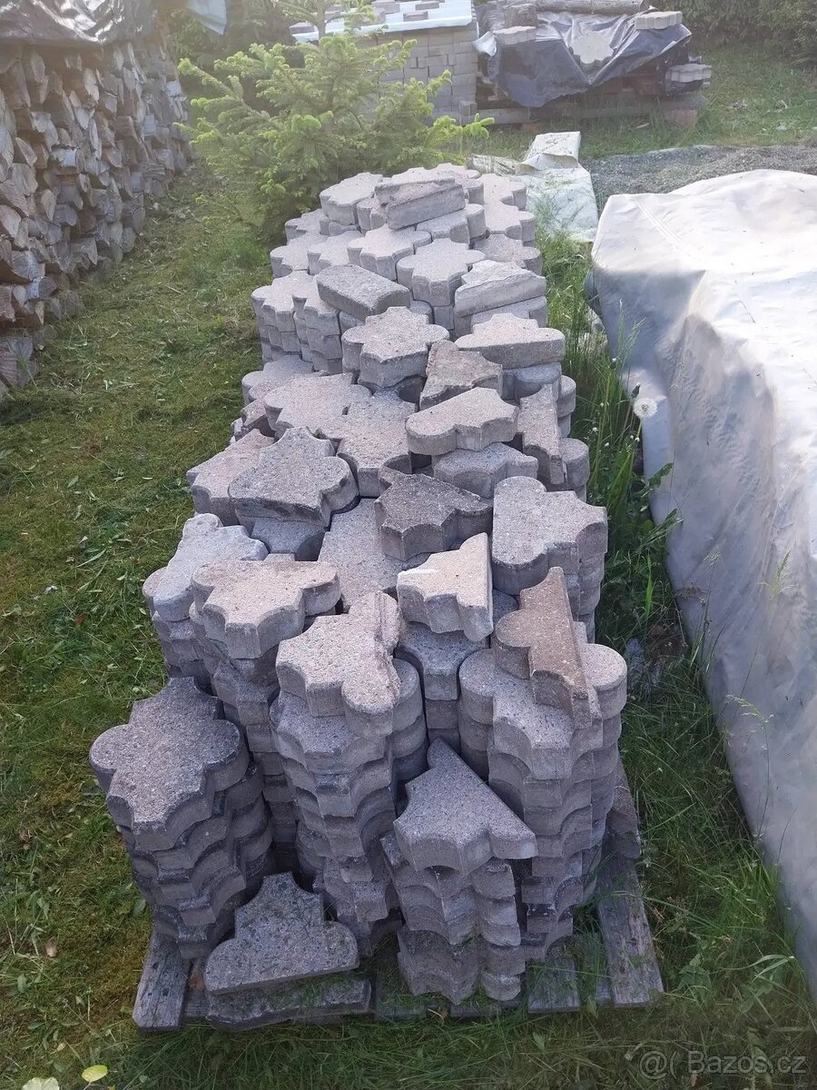 Zámková dlažba - květ beton - 2