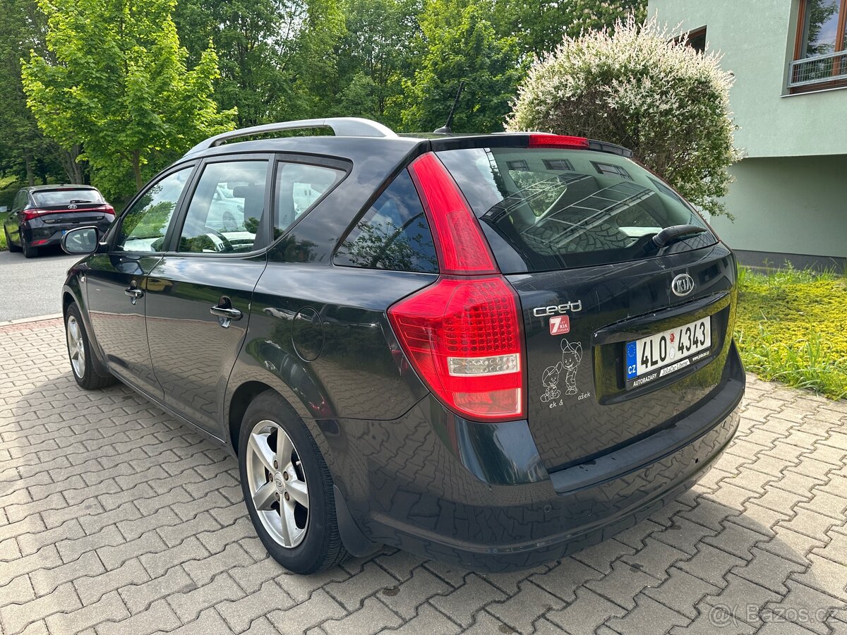 Prodám:Kia Cee'd 1.4 R.V 2011 Facelift kombi 107TKM najeto - 2