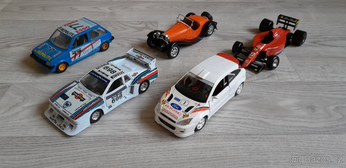 autíčka - modely Bburago 1/24 starší na díly - 2