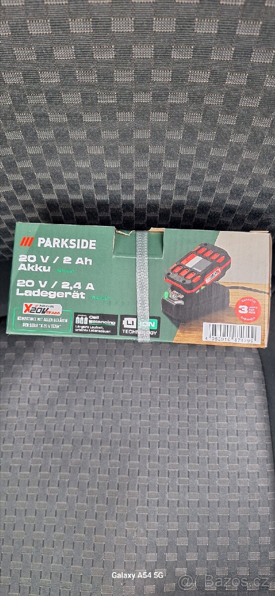 Nabíječka a baterie Parkside. - 2