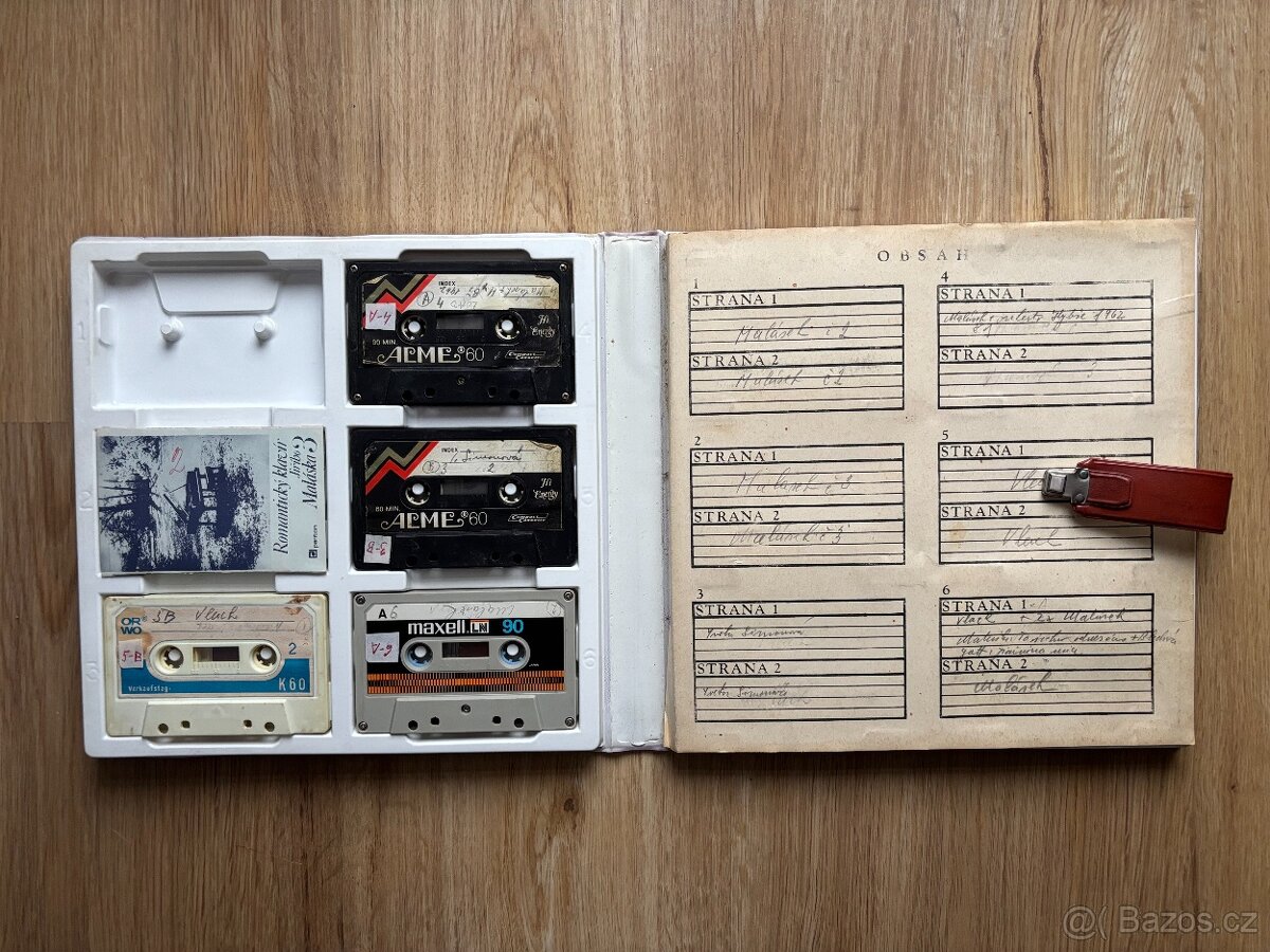 Pouzdro na 12 ks magnetofon. kazet, uvnitř 8 kazet - 2