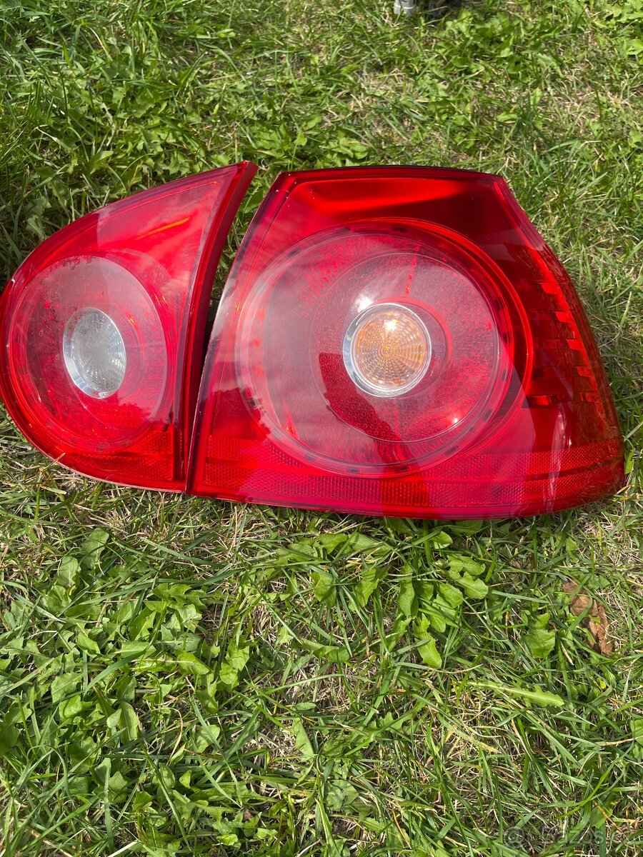Komplet. zadní světla VW Golf5 hatchback - 2