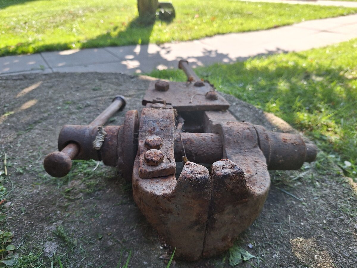 Svěrák stary kovarsky - 2