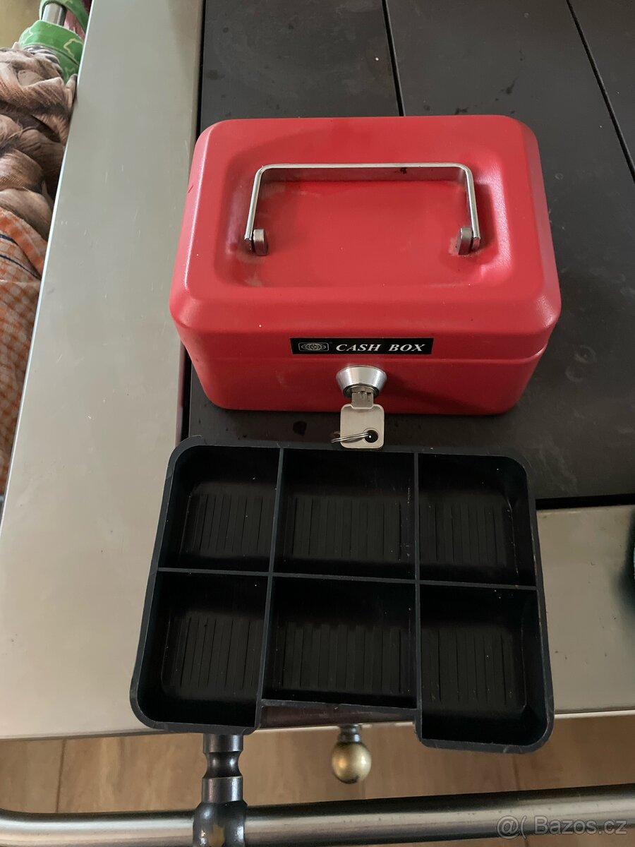 Pokladní box červený – rozměry 15 X 12 X9X - 2
