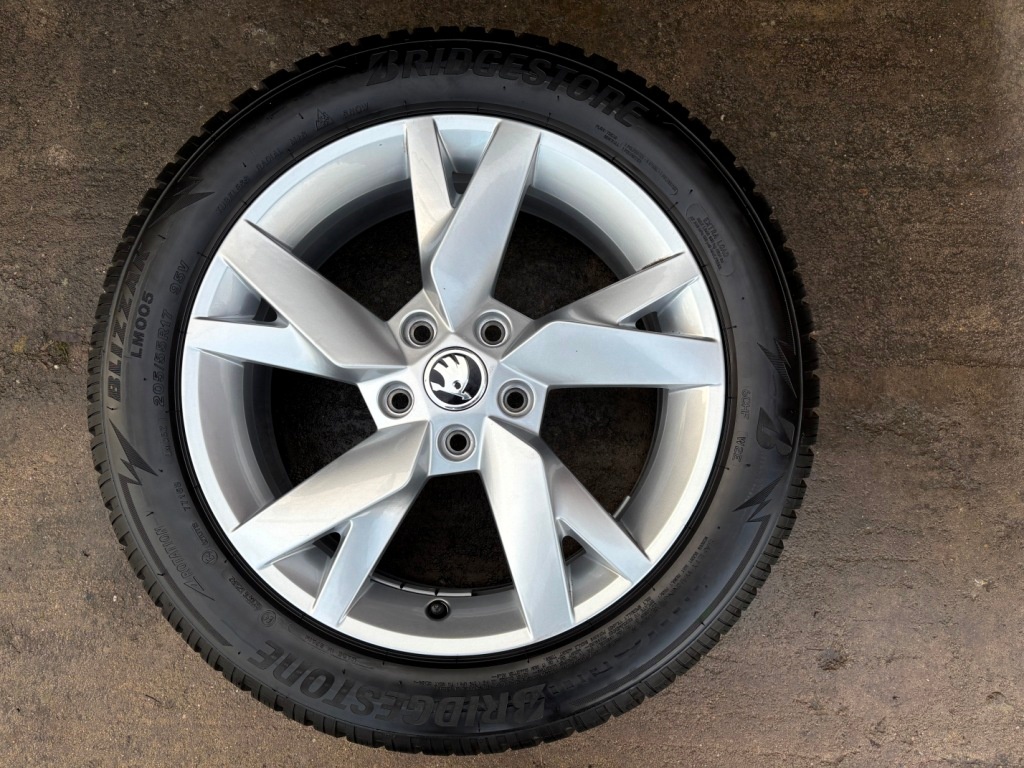 Prodám zánovní zimní alu sadu 17" Škoda Octavia IV - 2