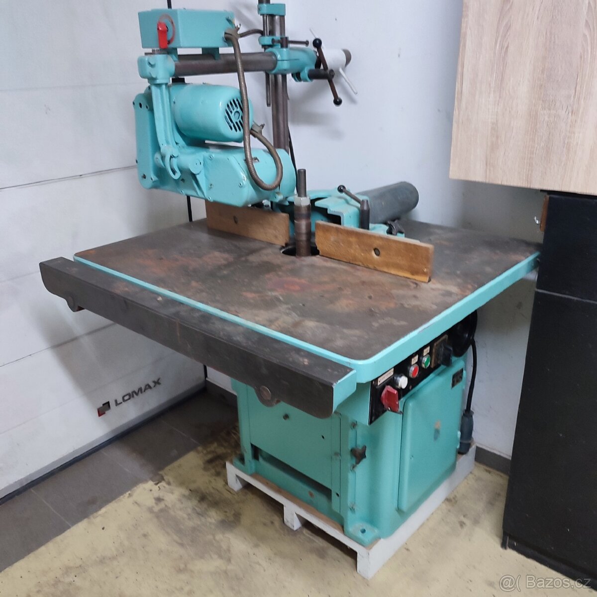 Spodní frézka TOS a pásová bruska. - 2