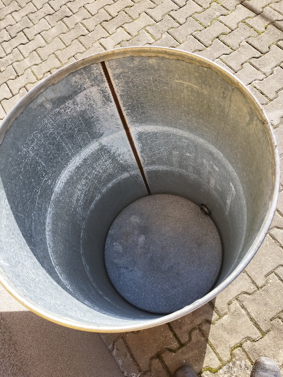 Prodám 200 l sud s kohoutem. - 2