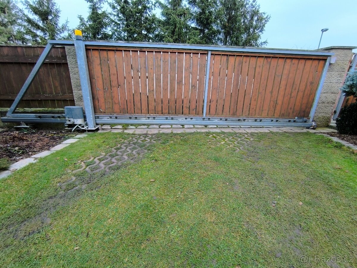 Samonosná brána s brankou - 2