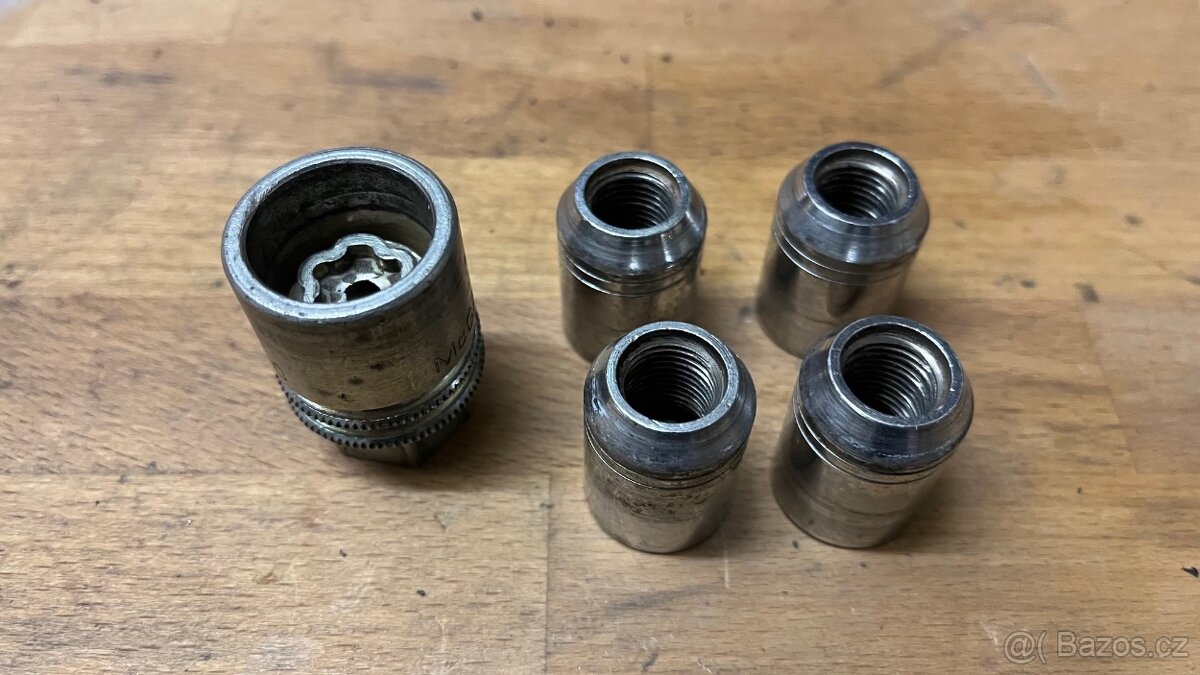 Sada bezpečnostních matic Subaru - 2