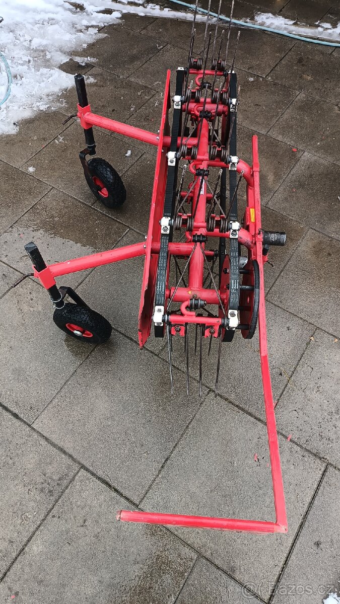 Obraceč a shrnovač pícnin OP-1 - 2