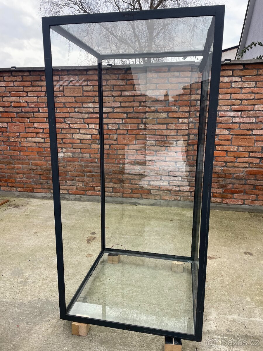 Expozíčná sklenená vitrína - 2
