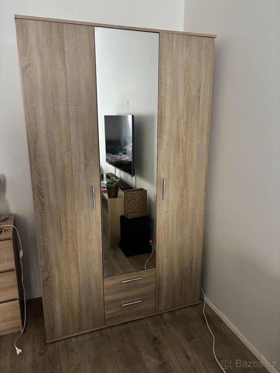 Šatní skříň - 2