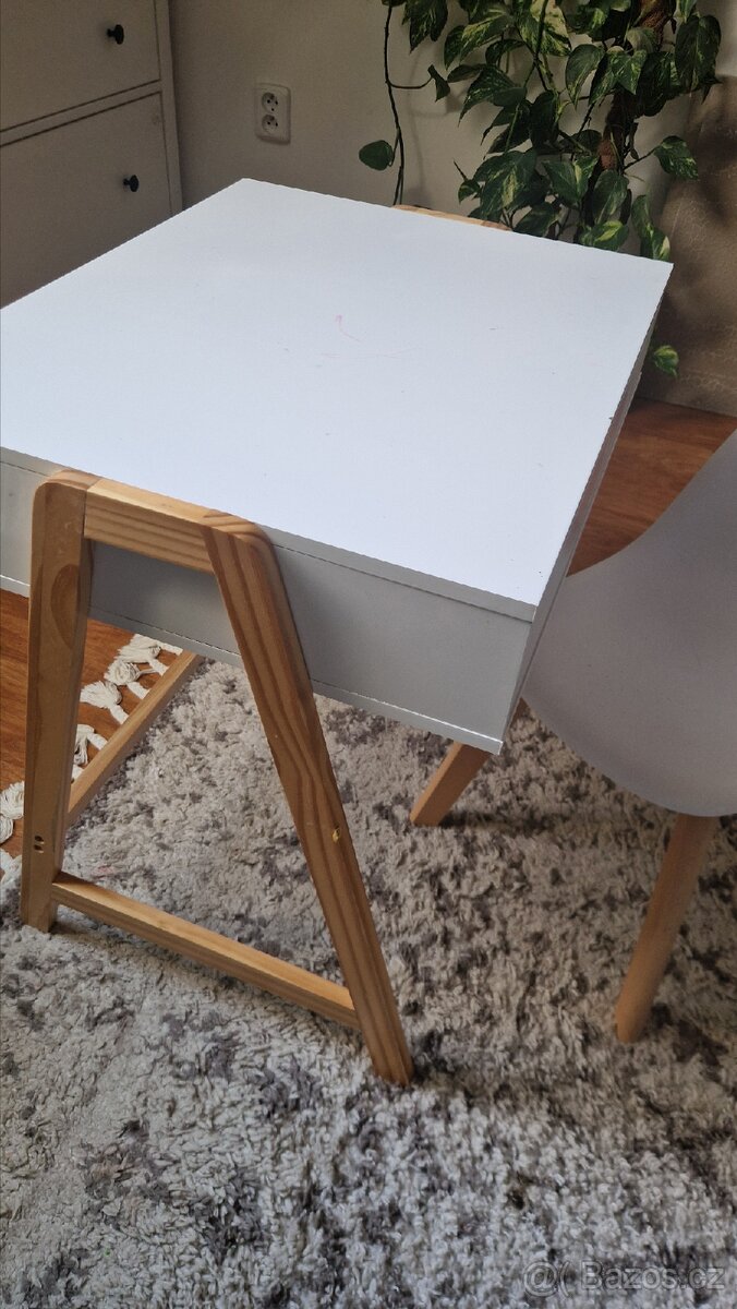 Dětský stůl a židle - 2