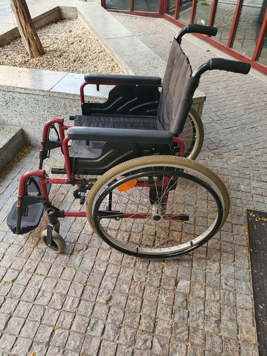 široký invalidní vozík, Otto Bock, uveze 120kg - 2