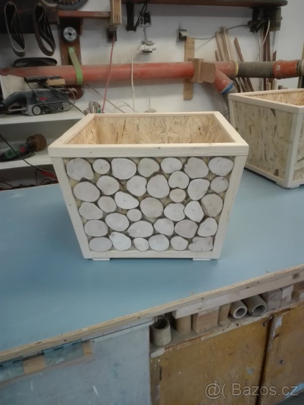 Ozdobené kryty na plastové květináče - 2