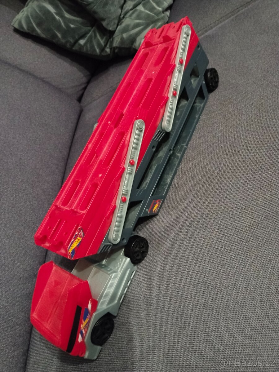 Mattel Hot Wheels Mega tahač - 2