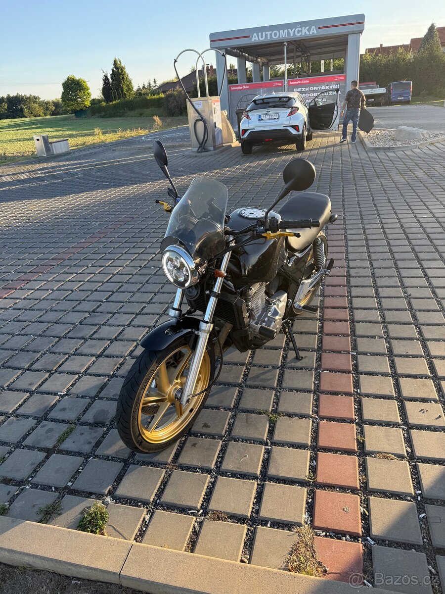 Hondu CB 500 cafe racer - 2