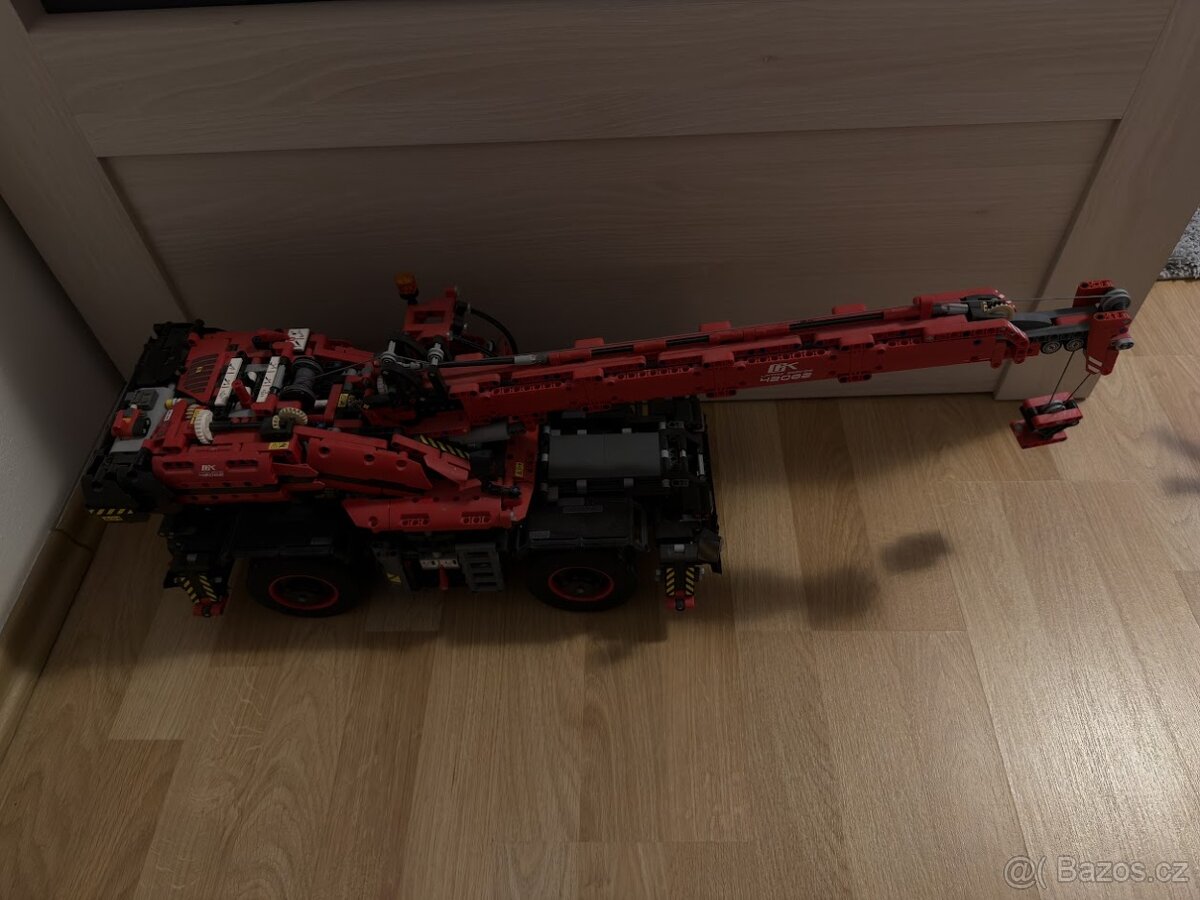 Prodám LEGO Technic 42082 – Rough Terrain Crane (Jeřáb) - 2