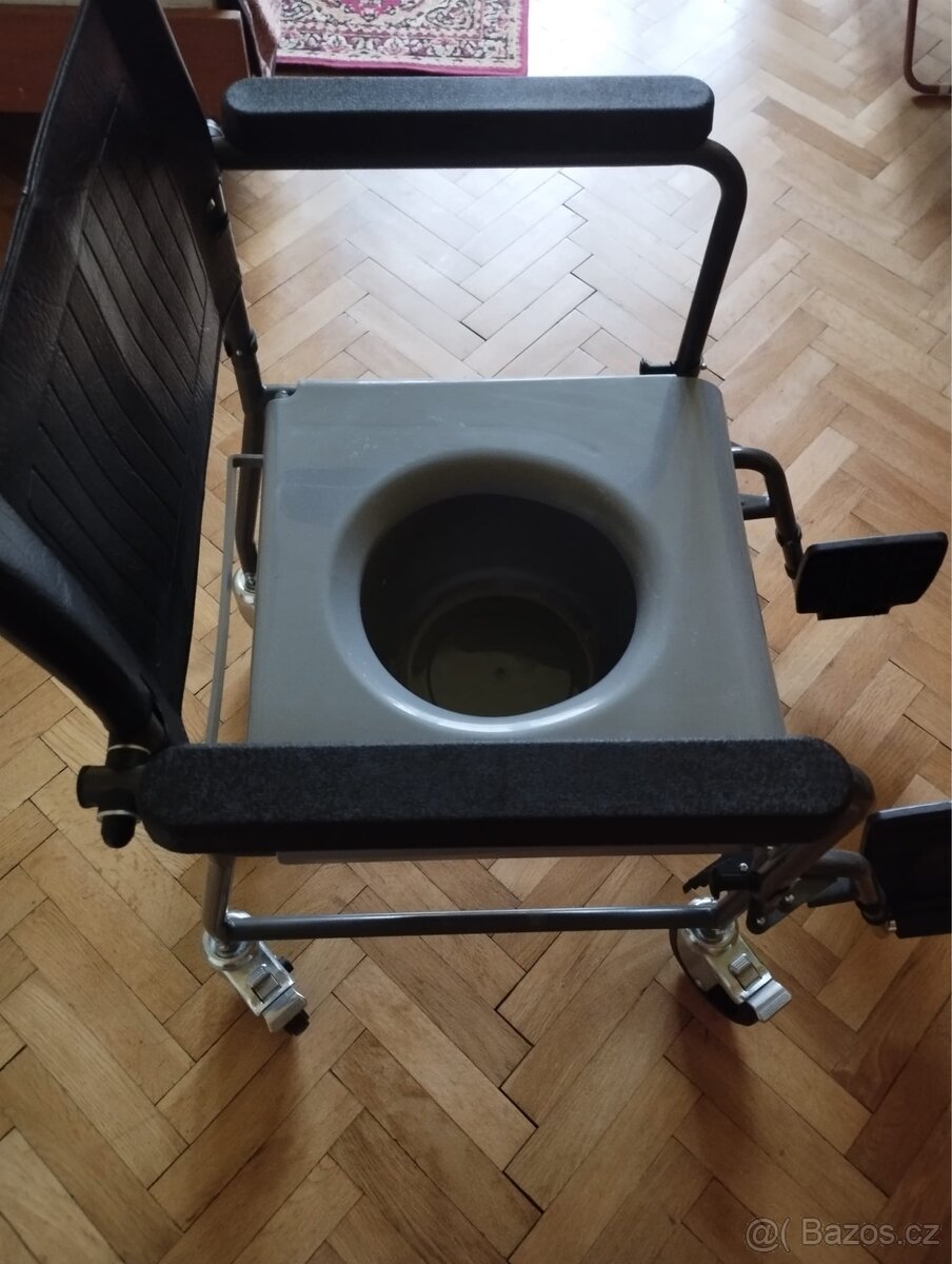 Toaleta na kolečkách - 2