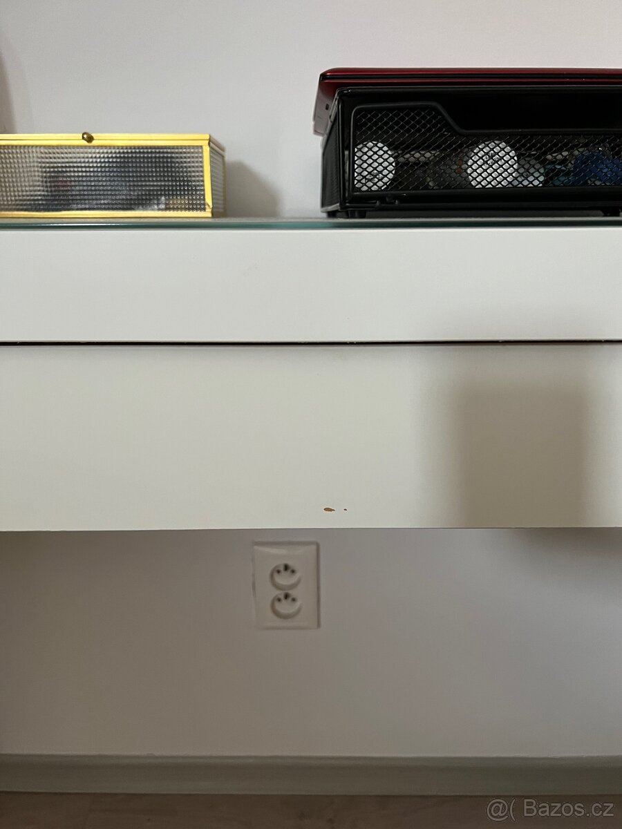 Kosmetický stolek MALM - 2