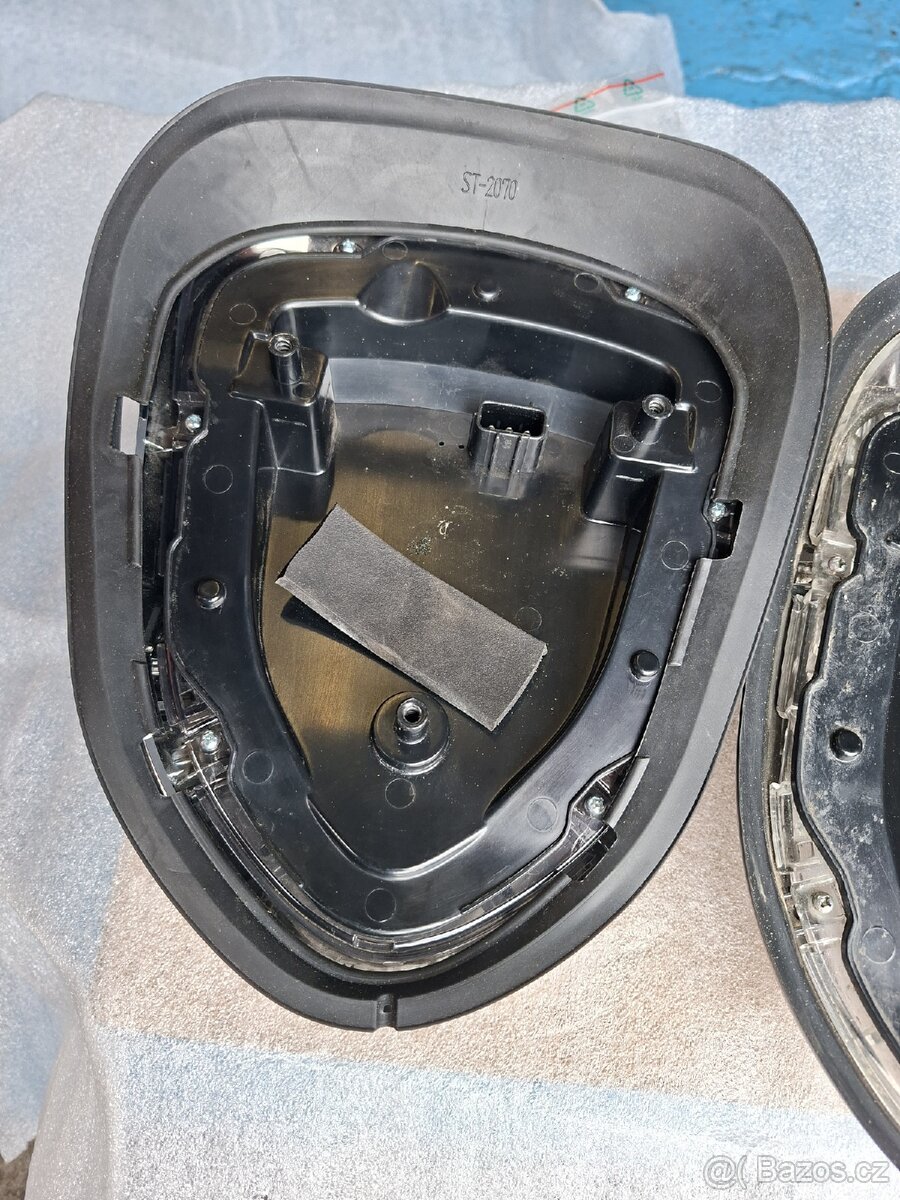 SUZUKI zadní světla RF1 - 2