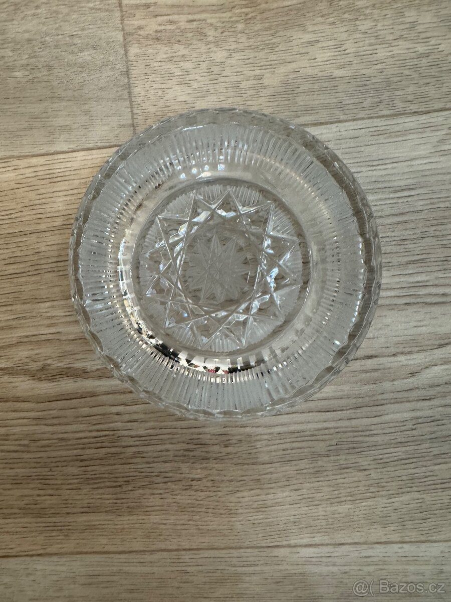 Křišťálový popelník - 2
