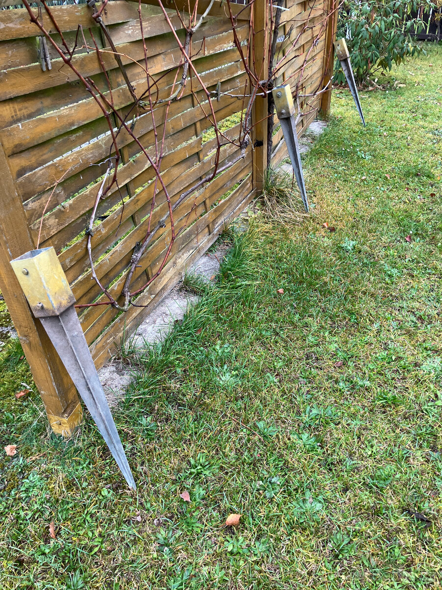 Pozink patky na ukotvení trámů do země - 2