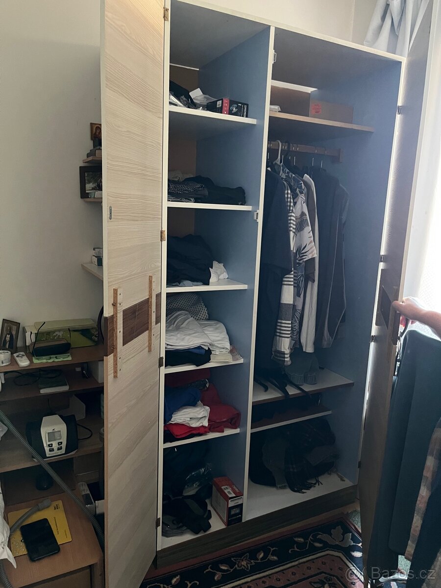 Šatní skříň - 2