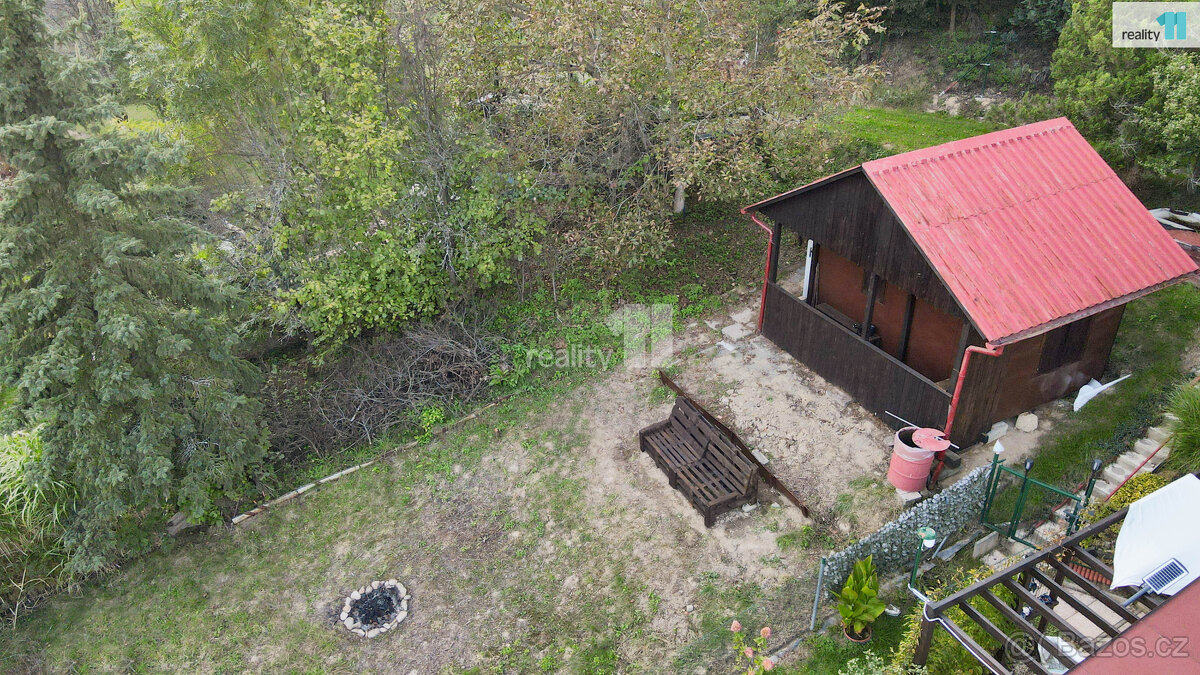 Chata 18 m2, s pozemkem 488 m2, Březnice - 2