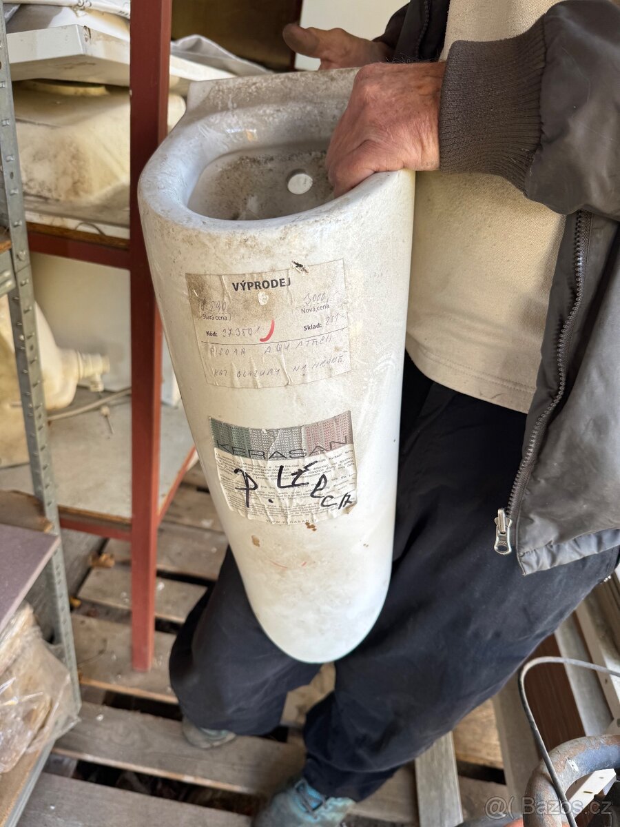 RADIÁTORY A RŮZNÁ SANITA, umyvadla, pisoár, wc, trubky, atd. - 2