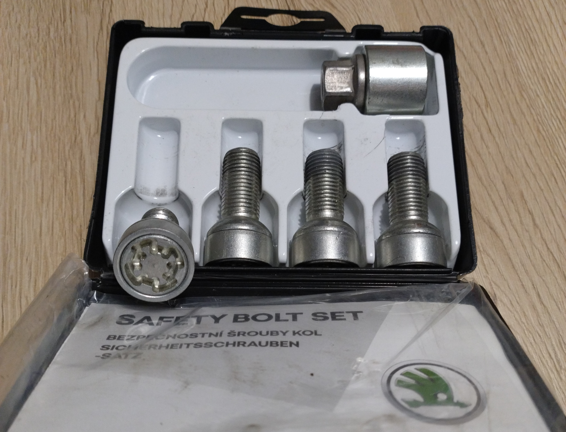 Prodám sadu bezpečnostní šroubů Škoda originál nové - 2