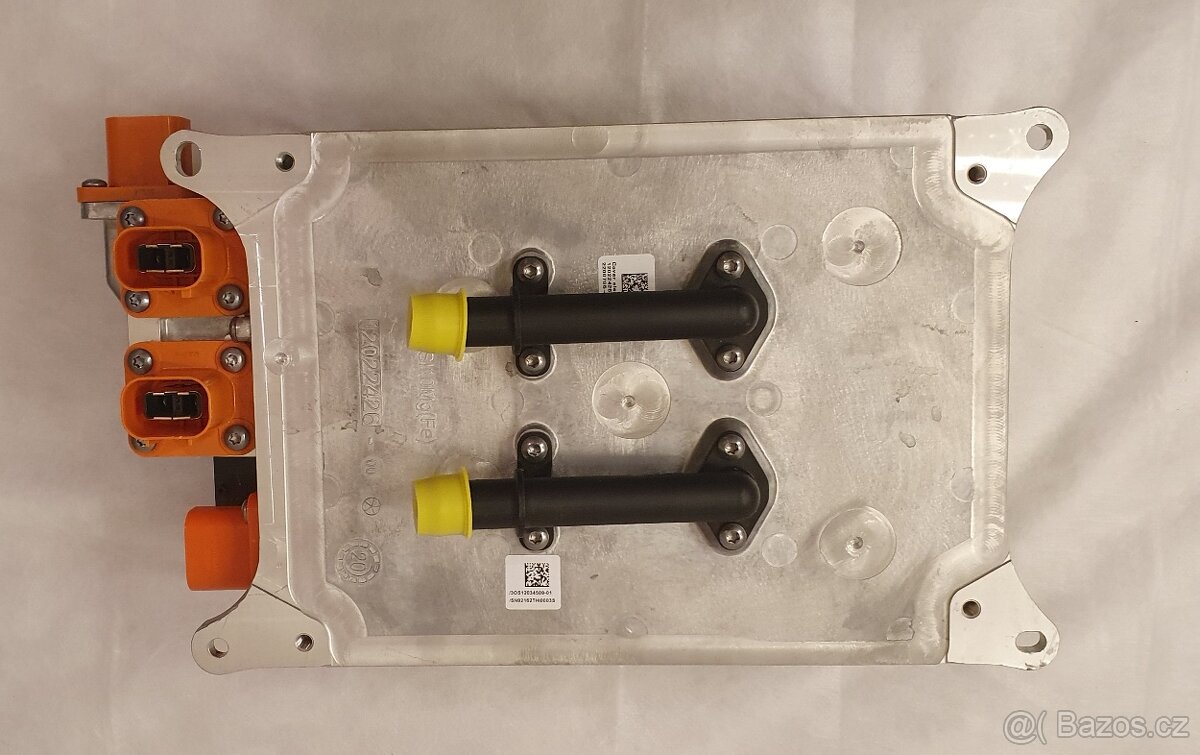 Nabijecka Audi E-Tron VW Golf GTE 5QE915685F - 2