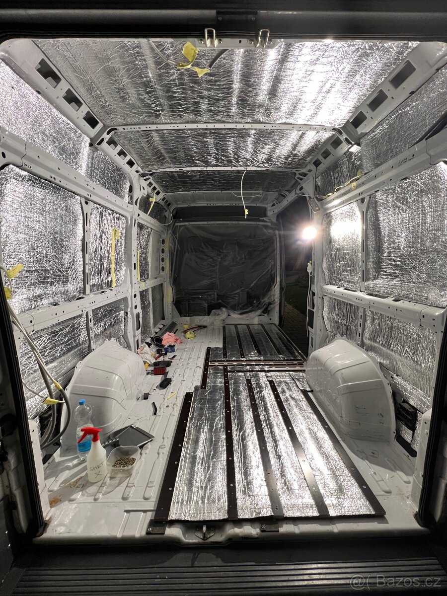 Stavba obytné dodávky - 2