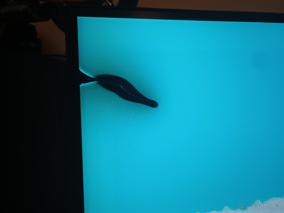 Monitor MSI MPG Artymis 343CQR poškozený - 2