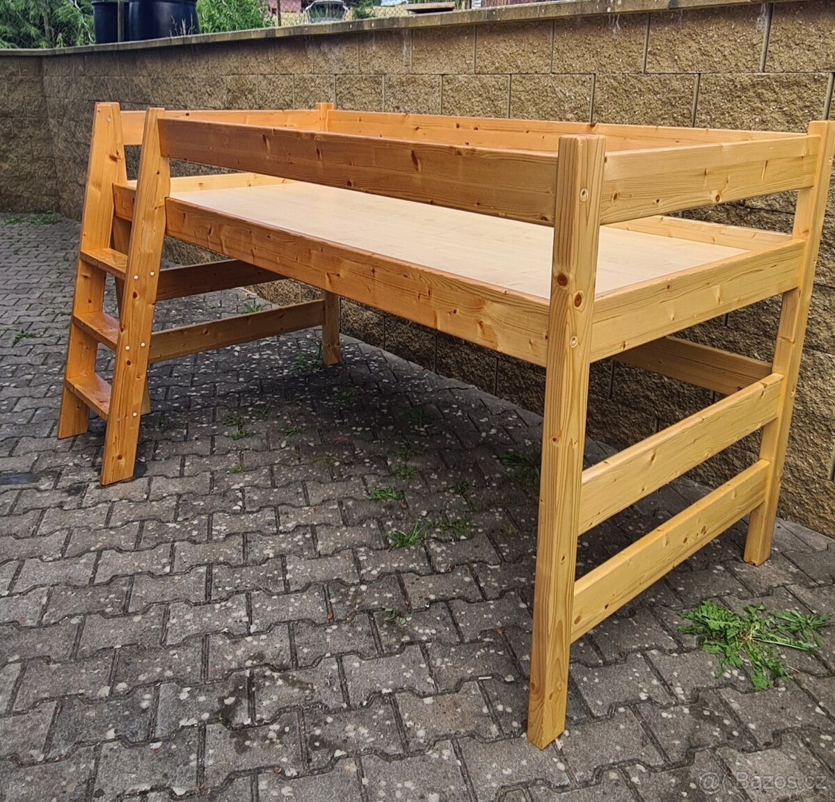 Vyvýšená postel masiv - 2