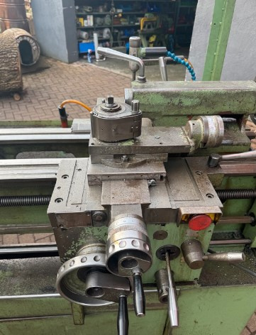 Soustruhy - hrotové SUI 32 A - 2