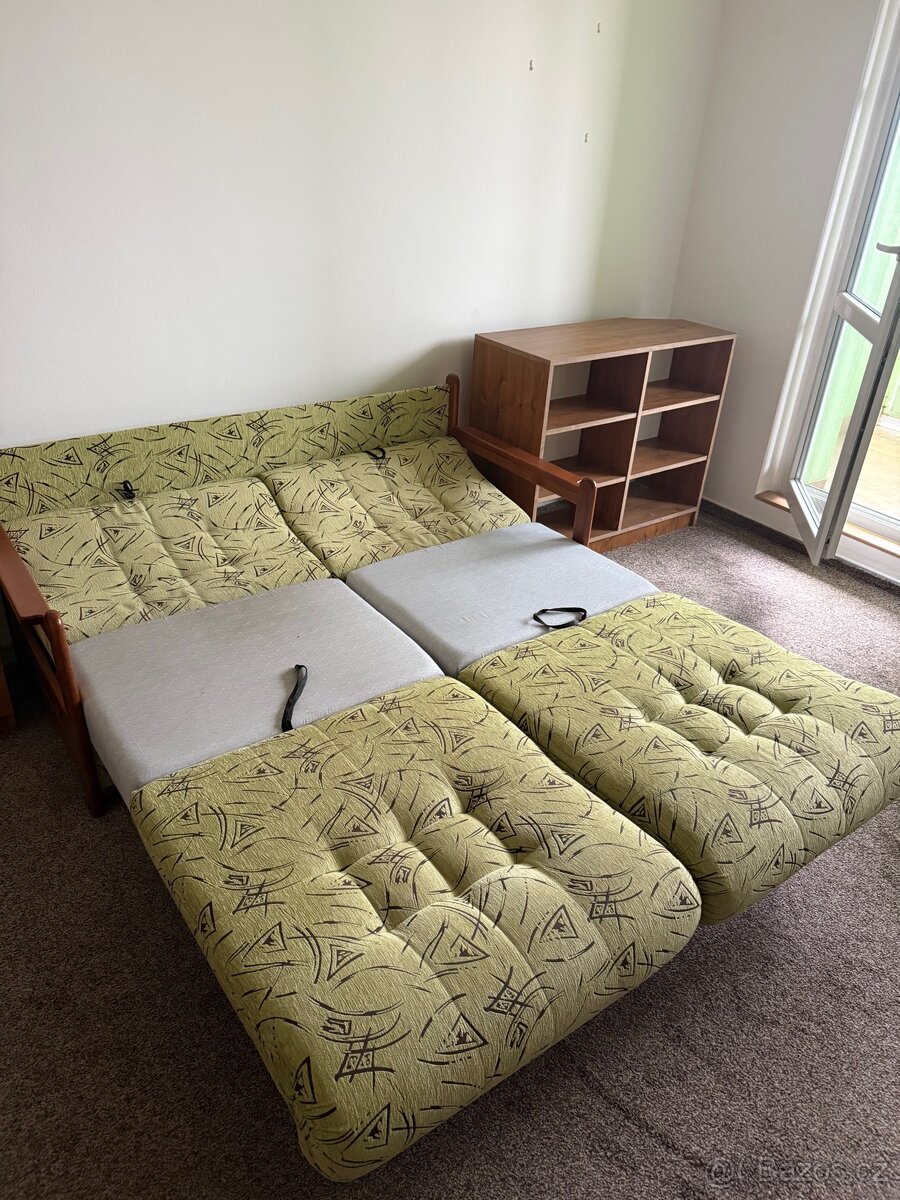 Rozkládací gauč s houpacím křeslem a bobkem - 2