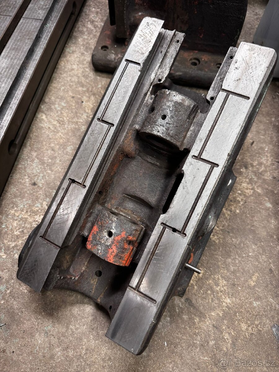 Prodám díly frézky F1S - 2