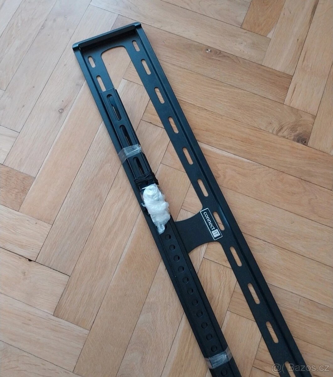 Držák na zeď na velkou televizi Connect It - 2